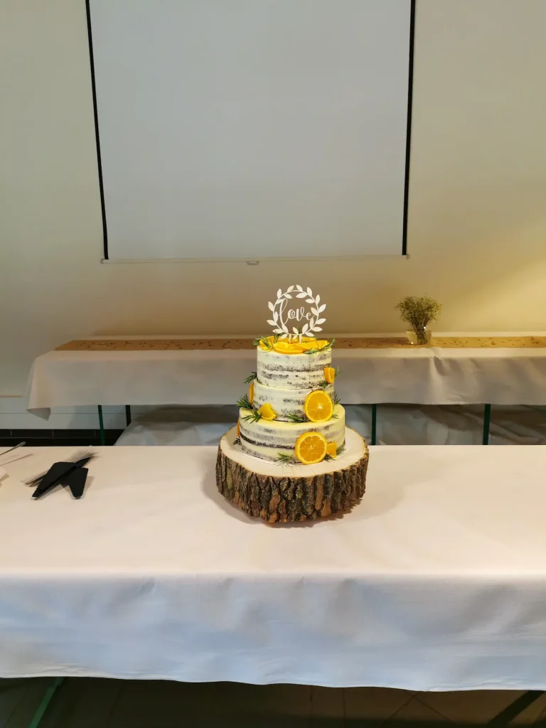 3-stöckige Hochzeitstorte, Orange, Rosmarin, semi-naked